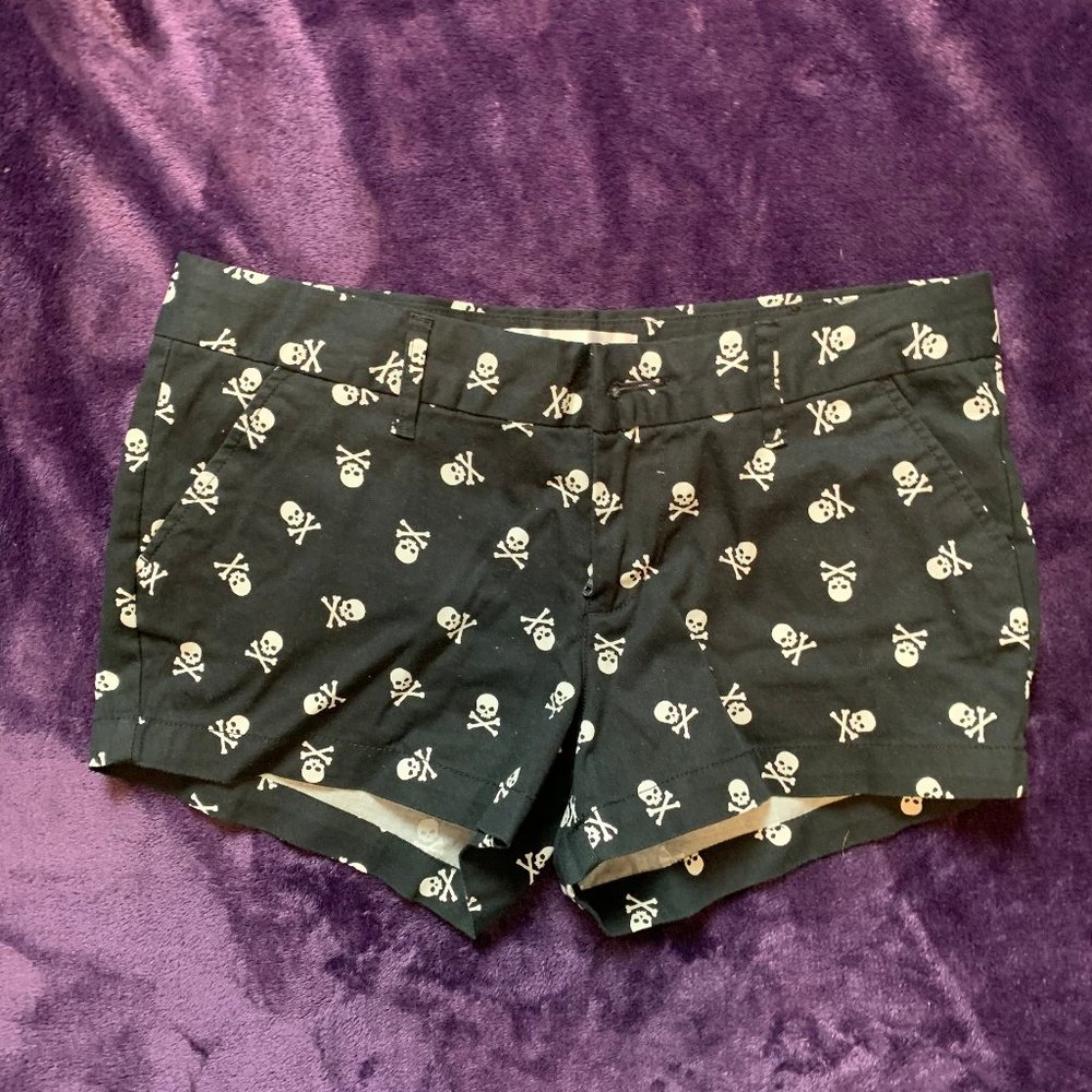 Skull & Crossbones black shorts size 7